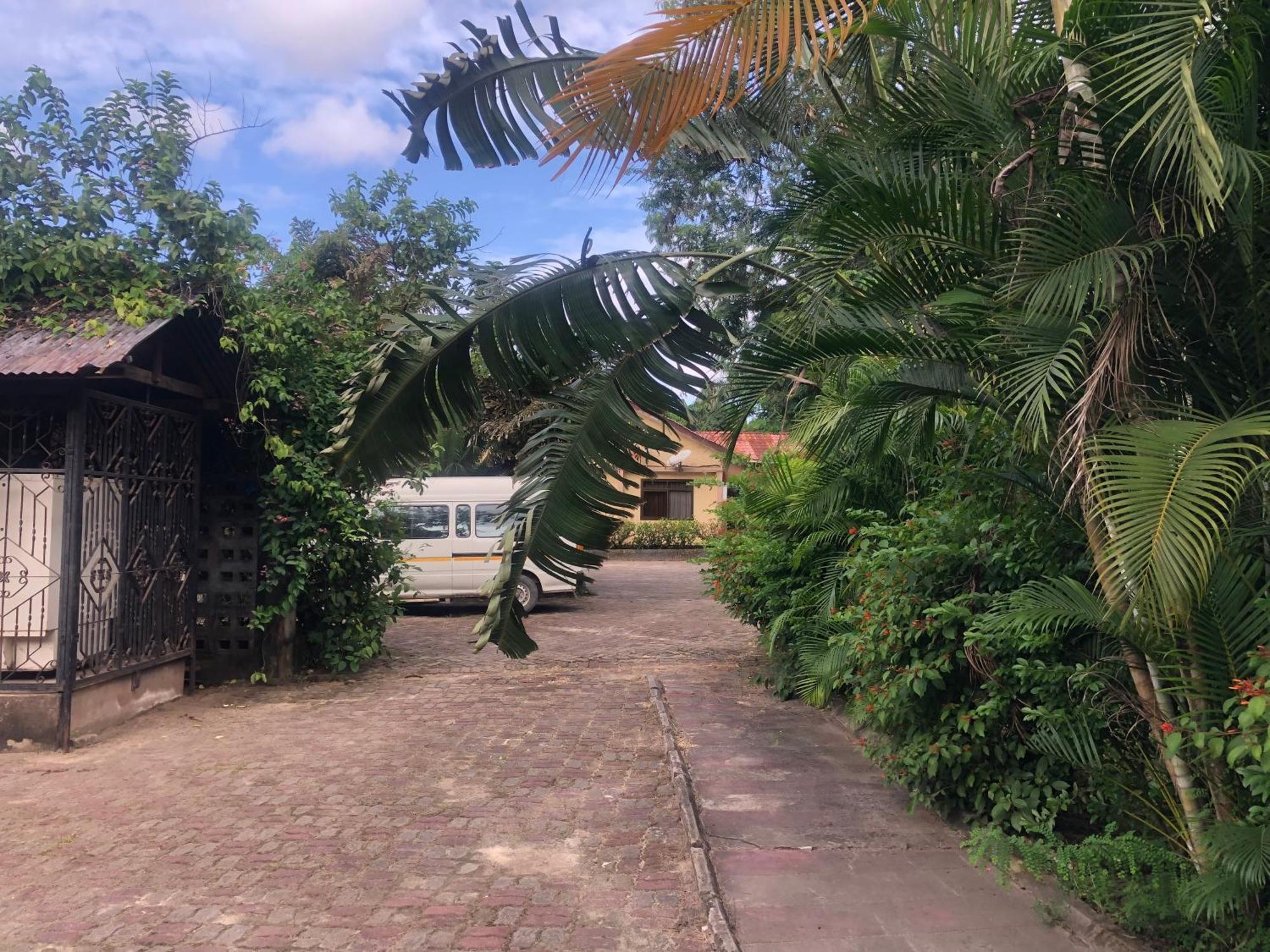 Tatys Homestay Dar es Salaam Exteriör bild